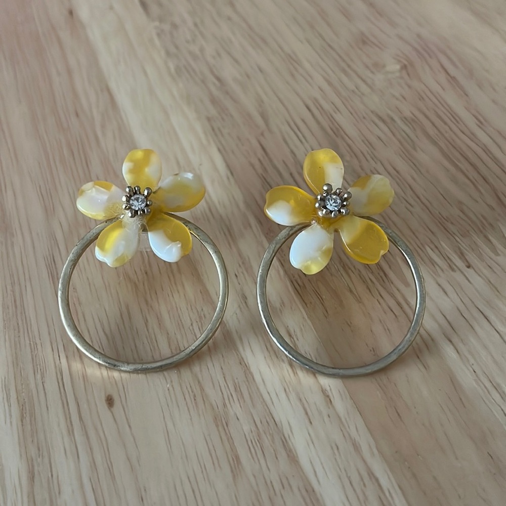 Francesca’s yellow flower gold hoops